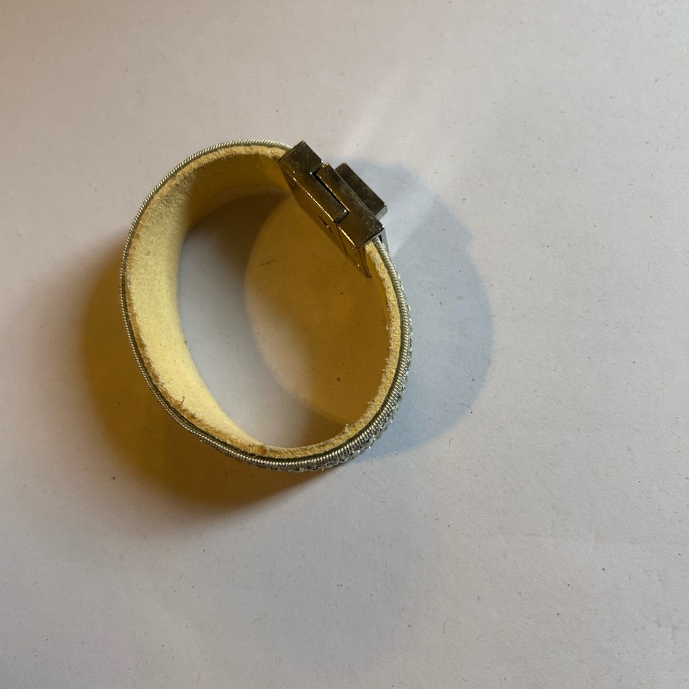 Elegant Gold and Silver Beaded Bracelet - Picture 7 of 9